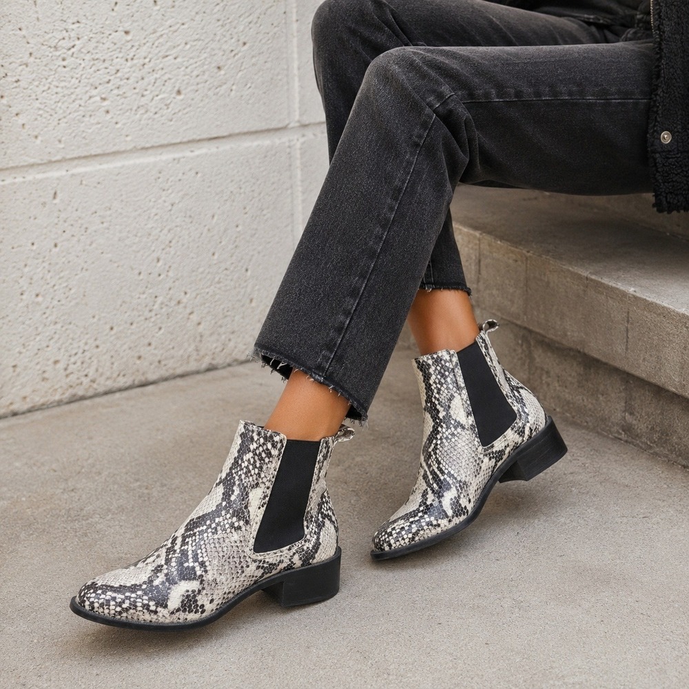 Steve Madden Devan Chelsea Ankle Boots Snake Print Block Heel Women's 6 Bootie